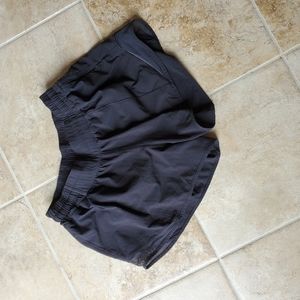 Lululemon hotty hot shorts size 6 tall